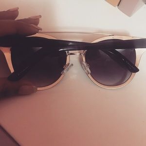 Tahari Accessories - Tahari Cat Eye Sunglasses Tahari Accessories - Tahari Cat Eye Sunglasses